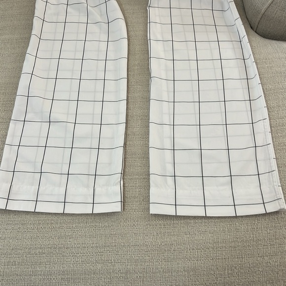 Hurley White pants with thin black squares. - Picture 8 of 10